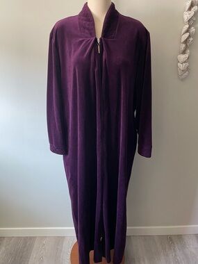 Vintage Diamond Tea Luxurious Velvet Velour Robe Housecoat Purple Plum Maxi